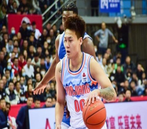 媒體人：曾凡博沖擊NBA讓北京鋒線大打折扣但趙睿能頂3號位