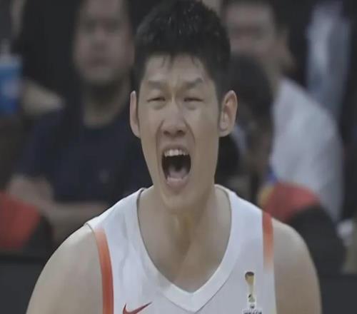 100分!男篮赢了!李弘权太赞了!