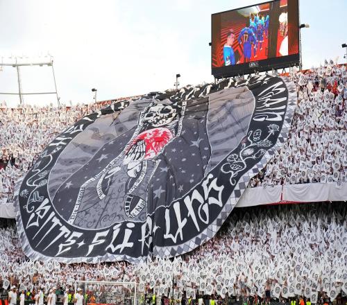 一支德甲中上游球队,为何拥有屡屡攻陷豪门主场的恐怖球迷战力