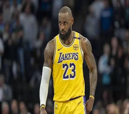 再休一场将无缘赛季末评奖,官方:詹姆斯缺阵今日对马刺一战