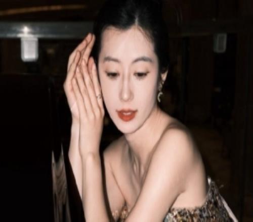 搞這麽好看主持人張小薇曬照：