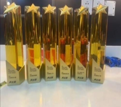 AL經理愛笑曬俱樂部榮譽：感謝所有相遇！明年好好努力，繼續衝！