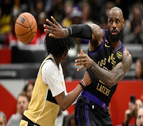 41岁詹皇空接平框暴扣!湖媒高呼OMG在场+25打卡还大幅降薪