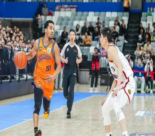 终于找到工作!前广东宏远外援再次来中国打球,遭遇跟腱断裂