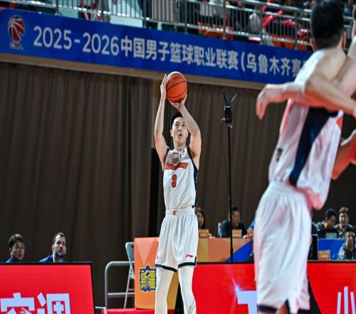 三连败!杜锋忍不了,胡明轩11中3,徐杰0分,朱芳雨没找来救兵