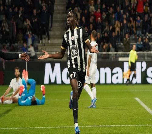 記者：水晶宮嘗試簽法國19歲前鋒謝里夫，昂熱要價(jià)2500萬歐