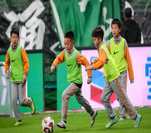 “班超”进“中超”!40名足球小将工体圆梦