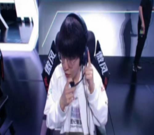 BLG轉會期爆料要成真了Elk淩晨刪除“清者自清”的微博