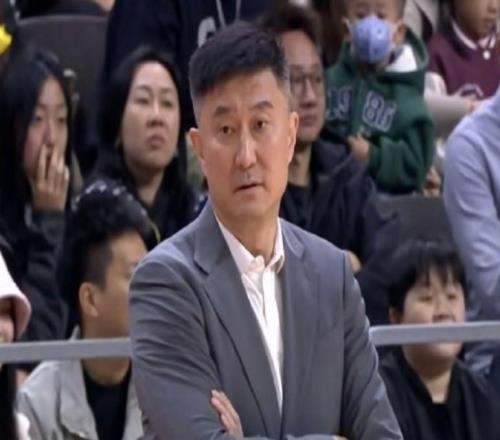 杜锋：依然是开局挖坑的老问题无论输赢大家都要有所提升
