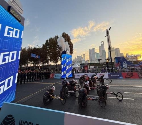 2025上海马拉松鸣枪起跑,12项细节对标大满贯标准提升