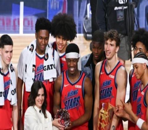 夺新秀赛MVP!埃奇库姆压哨罚球锁定胜局