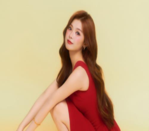 涉猎极广！LPL、NBA主持泱泱看F1首战梅奔包揽1、2：花季传媒APP下载免费是冠军！