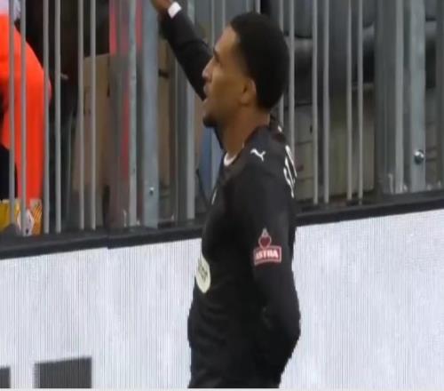 拜仁噩梦开局!三人连环失误,孔帕尼暴怒,诺伊尔不满队友