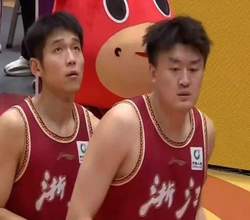 浙江男篮完胜广州,吴前11+5三外援爆发,徐昕13分6封盖
