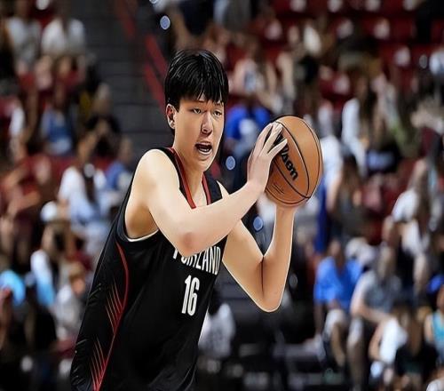 ESPN分析師：楊瀚森的組織能力是頂級(jí)水平，他能夠在場(chǎng)上進(jìn)行指揮