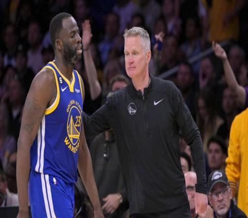 勇士队主帅谈格林在对阵芝加哥公牛队的比赛中,最后时刻的犯规