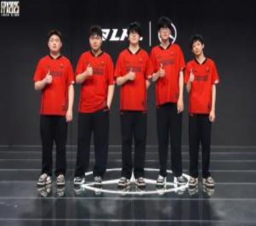 Jiejie更博曬FPX合照：大家辛苦了
