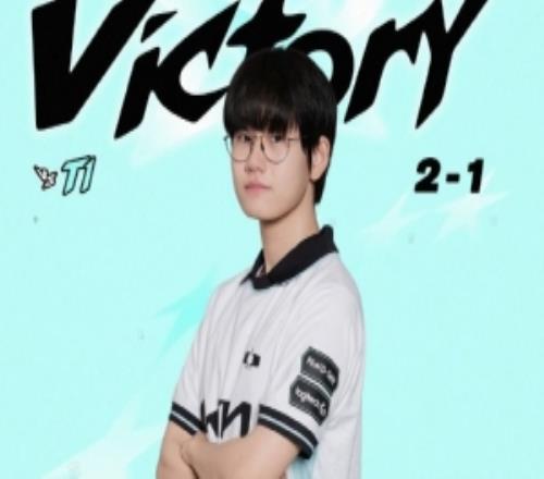 DK發布對陣T1獲勝海報：周五勝利最棒啦