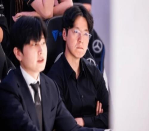 五冠教头!kkOma成为历史首位5次夺得世界赛冠军的教练