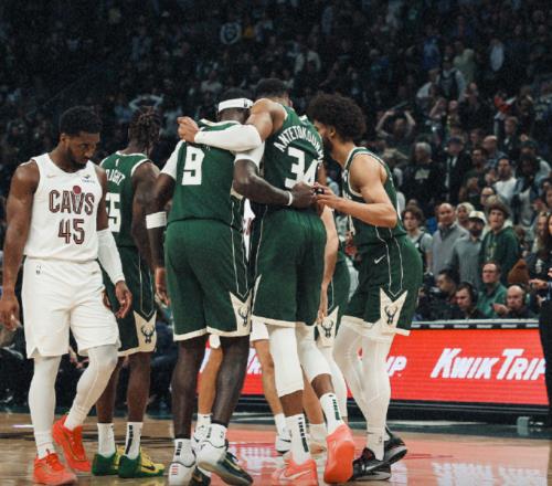 賽季報(bào)銷(xiāo)+鬧離隊(duì)！NBA爭(zhēng)冠豪門(mén)轟然倒下，詹姆斯拒絕聯(lián)手太明智了