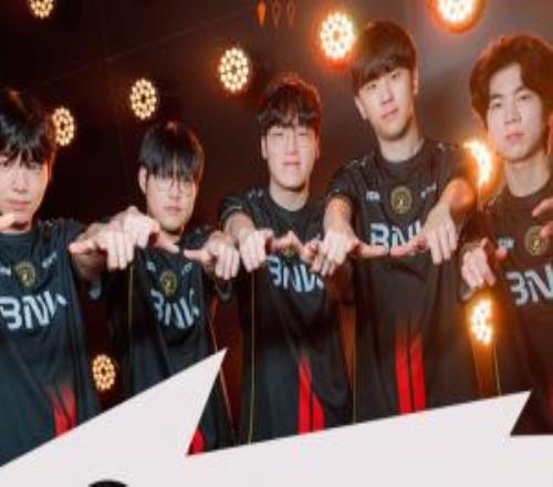 轻松碾过！BFX击败TSW晋级下一轮生死战将战G2胜者晋级四强