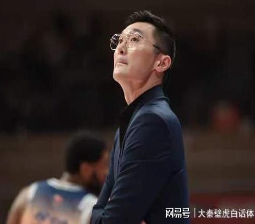 突发,媒体人曝CBA又一主帅下课:刘炜卸任新疆男篮,球迷热议!