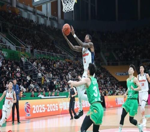 轻取不轻视!杜锋:对阵辽宁队,球员们自始至终专注于比赛