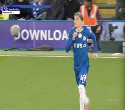 不受待見，加納喬上場後隨隊出征的曼聯球迷發出陣陣噓聲