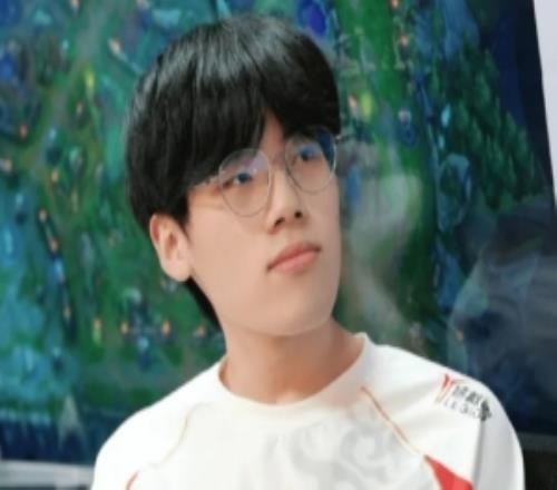 上调至一队后WBG.Erha发文:新赛季一起加油!