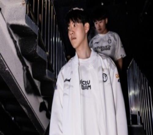 狼母能被塞恩打爆！TheShy對線被聖槍哥打爆團戰無效切入最終戰績141
