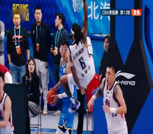 压哨绝杀!暴扣周琦!珀塞尔绝杀北京,山东俊才:令央视赞不绝口