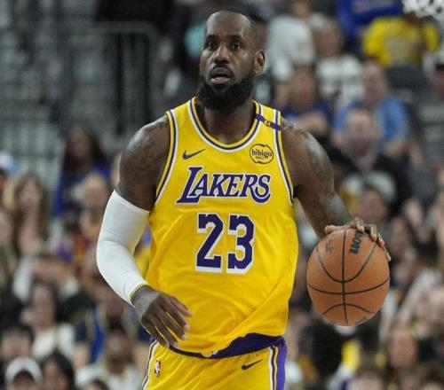 忠诚!美记表示:詹姆斯从未想离开湖人,说他要走的都是谣言!