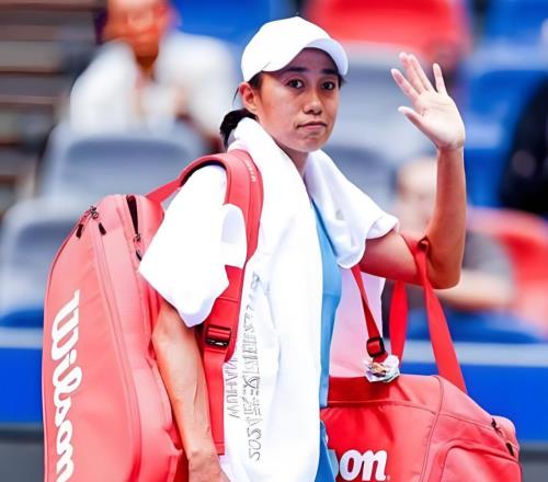 張帥遭苦主雙殺2025單打之旅結束,網友:姐姐雙打有望帶來驚喜