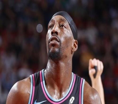 2017年白边后热火队史首人！阿德巴约狂揽32+21大号两双