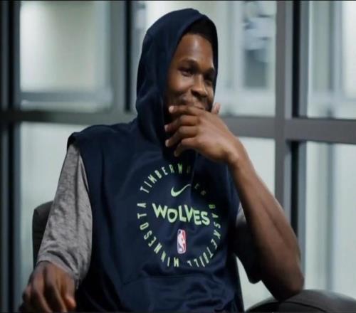 愛德華茲：我曾在比賽中偷拍了幾張庫里的照片，去tm的規(guī)定