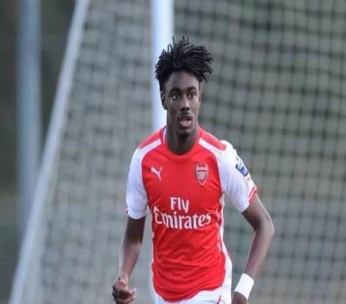 前阿森纳神童奥康纳23岁时因伤退役,从事法律行业后回归足球