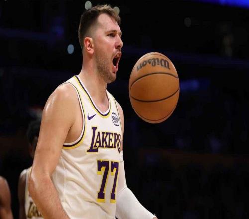 湖人卢卡东契奇对球迷的垃圾话“你说什么,混蛋”视频疯传