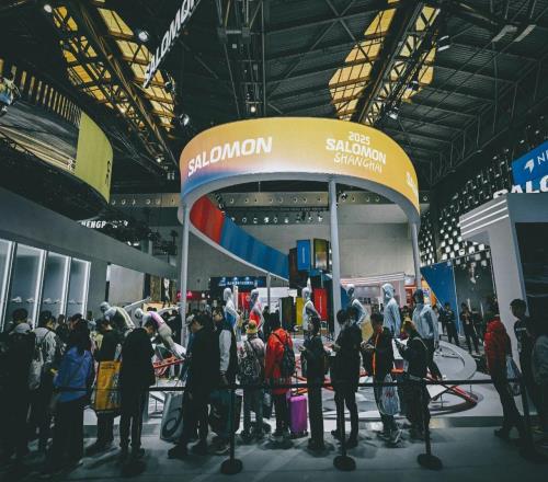 2025中国马拉松赛季尾声,见证一场SALOMON的全面回归