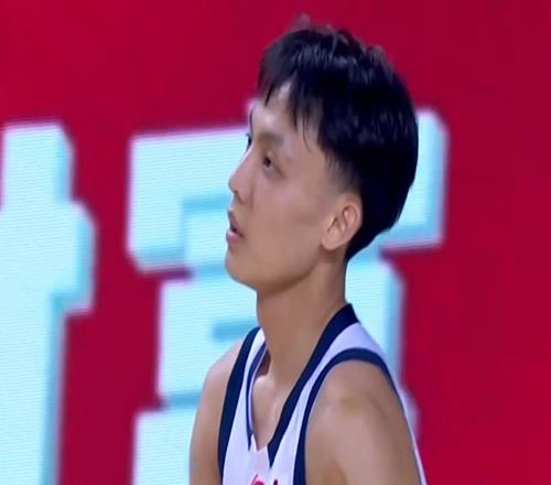 廣東半場3829同曦！焦泊喬砍10+8，徐杰9分，胡明軒終于復蘇