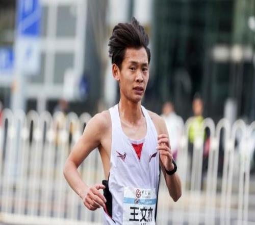 1小時1分15秒，王文傑刷新國內男子半馬最好成績