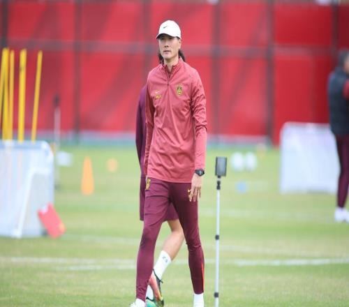 体坛联播国米让二追六大胜领跑意甲，，，国足战平俄超劲旅