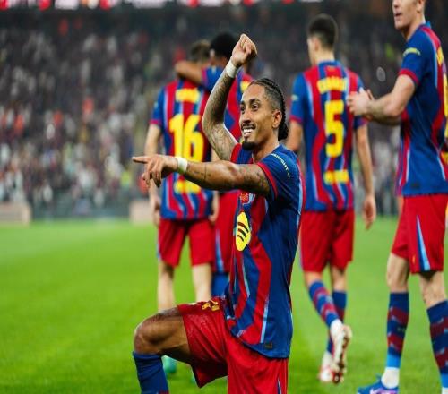 单届西超杯打入4球,拉菲尼亚成历史第二人