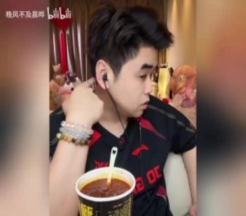 朱開：JDG下路狀態極差打不過LYON，說不定是裝糖陰BLG一手