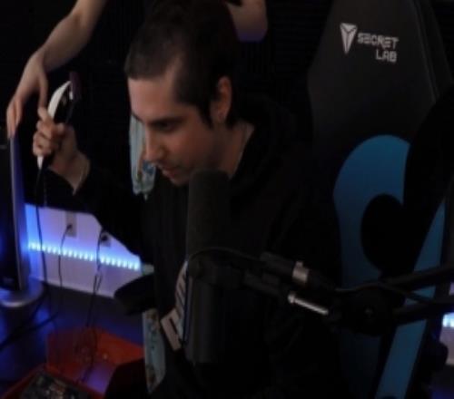 T1赢得六冠创造历史!一大波欧美主播赛前Flag成真纷纷直播剃光头