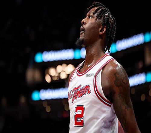 表现没有任何提升,但火箭锋线新援的出场时间却竟然越来越多了