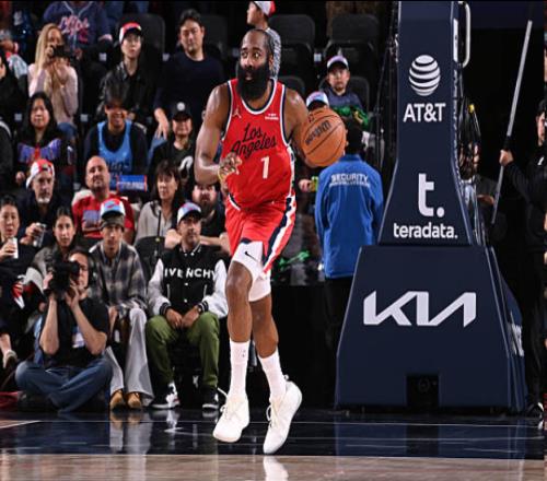 莱昂纳德45分助快船大胜爵士!6连胜期间场均39分生涯11次40+