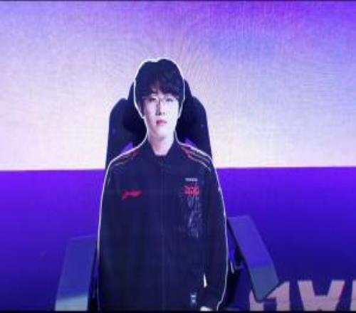 元神出竅ASI亞洲邀請(qǐng)賽現(xiàn)場席位上放置著10名選手的人形立牌