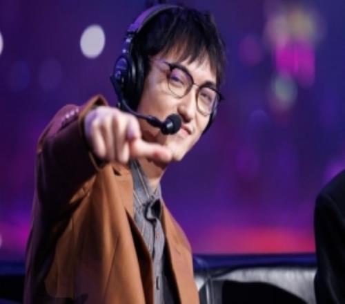 解说怀南更新动态：好久不见，祝大家二月都一切顺利，快过年啦