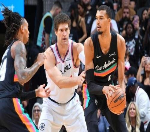 马刺25分大逆转打服小卡:没想到他们这么早崛起