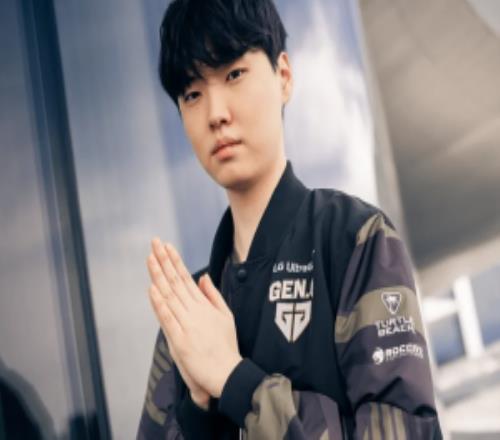 兩麵超在雙數年世界賽淘汰Chovy的隊伍都奪冠單數年則下一場被淘汰